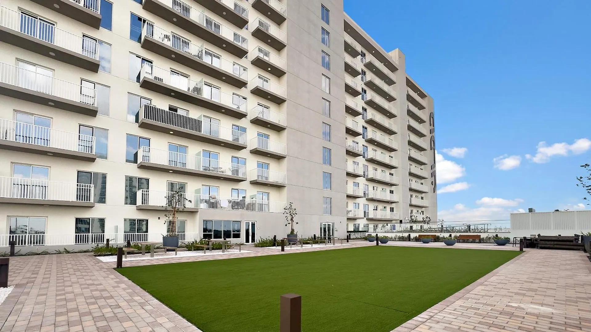 Welhome - Breathtaking View 1Br Apt In Damac Hills 2 Dubai Lägenhet